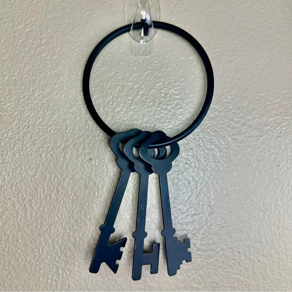 12”‎ Skeleton Keys Ring Rustic Black Iron Wall Decor Jailer Old West Dungeon
